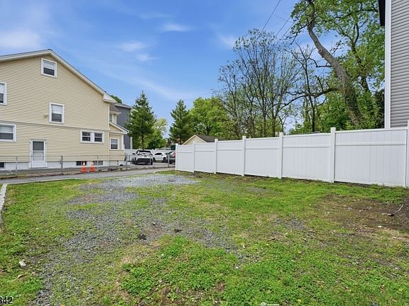5th image of 74 Hamilton St