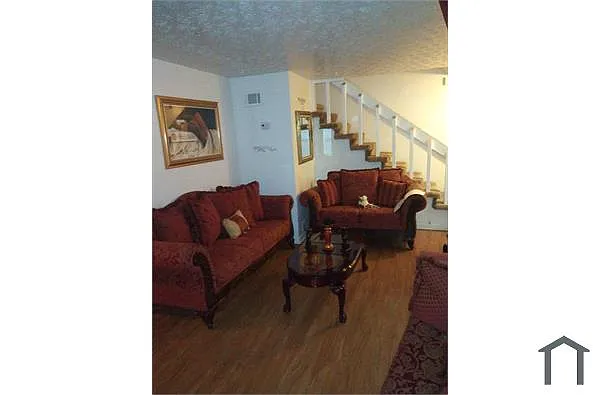 Building Photo - 903 Fox Chase Ln