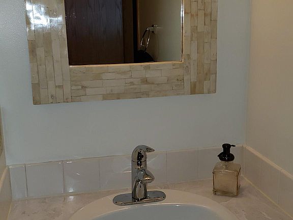 4th image of 7414 Minnewashta Pkwy #1