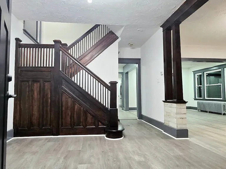 1704 E Main St — Photo 14