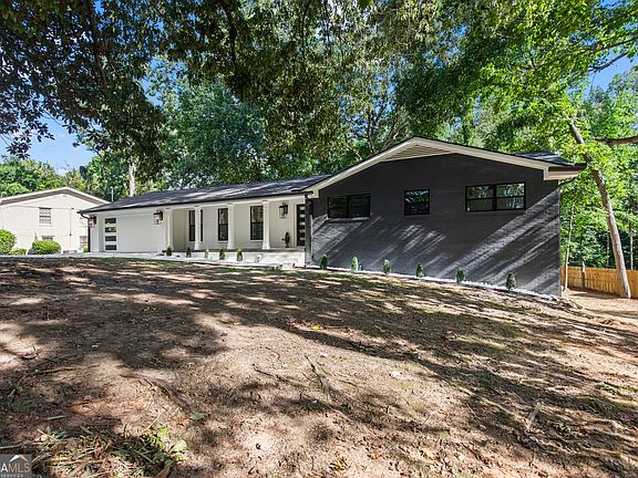 3rd image of 2600 Lisa Dr SW