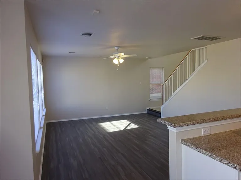 1016 Doras Dr — Photo 3