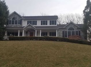 8 Jamie Ter, Northport, NY 11768
