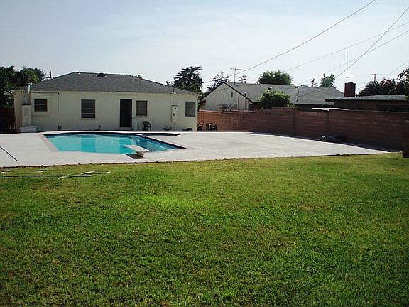 Huge lot for entertaing