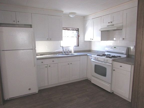 4th image of 15 Lilac Ln