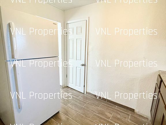 4th image of 640 N Almendra St #1/2