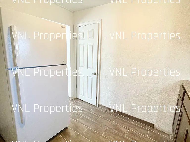 640 N Almendra St #1/2 — Photo 4