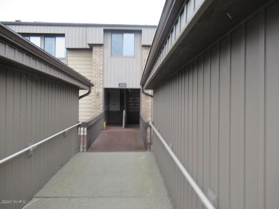 1st image of 2933 Byron Center Ave SW APT D