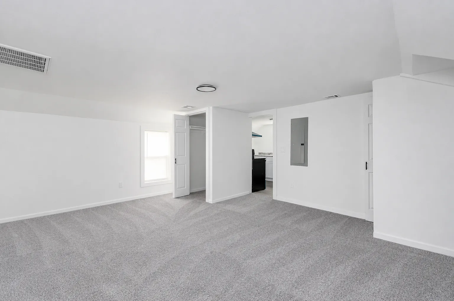 807 S College Ave — Photo 4