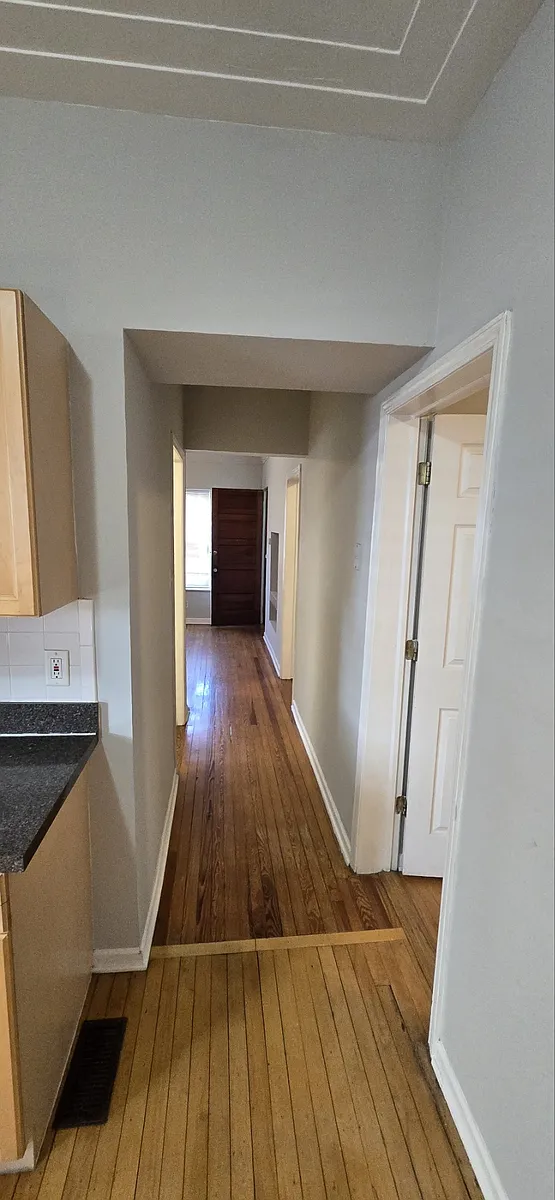 Building Photo - 2745 W Belmont Ave #1