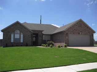 1104 SW Tinsley St, Bentonville, AR 72712