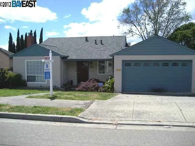 19035 Clemans Dr photo 1