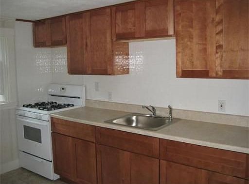 2nd image of 13 Beacon St