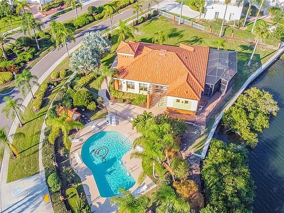 3rd image of 914 Symphony Beach Ln