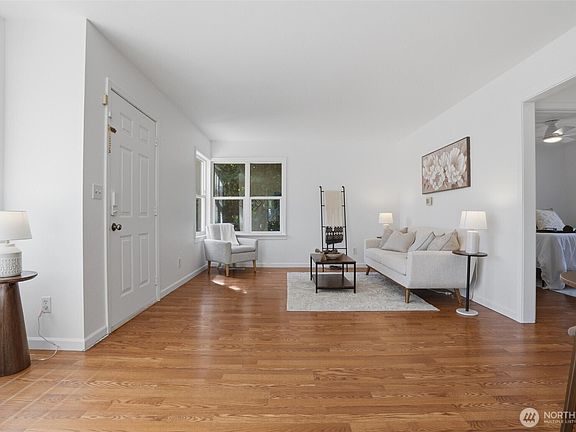 4th image of 1329 N Cambrian Avenue
