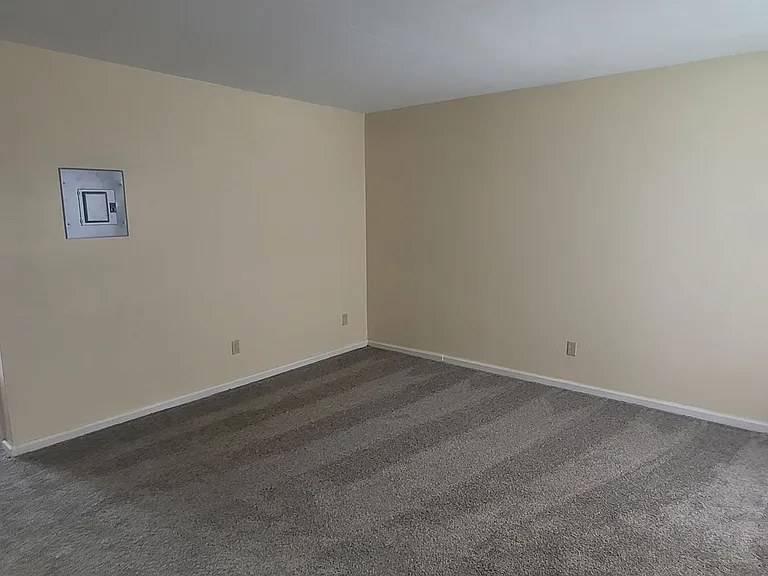 570 Erlanger Rd — Photo 14