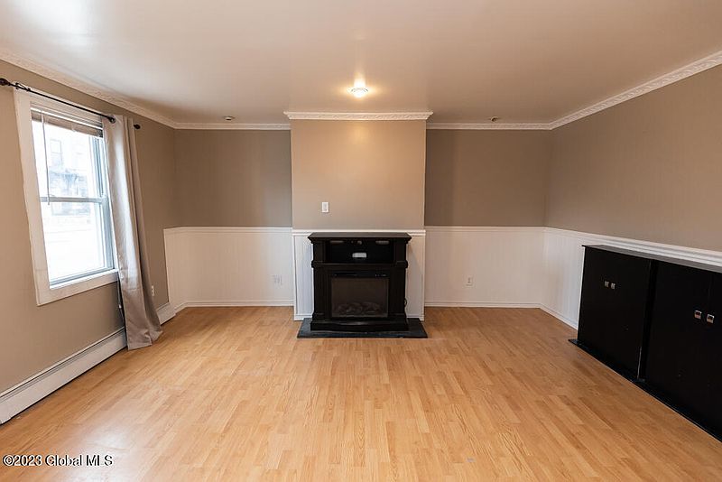2nd image of 482 2nd Avenue