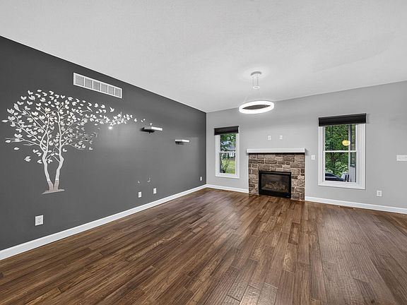 4th image of 1527 Cedar Springs Ct