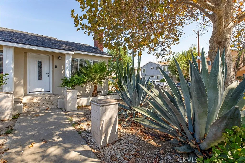 3 bed, 1225 sqft, $3,500 — Photo 3