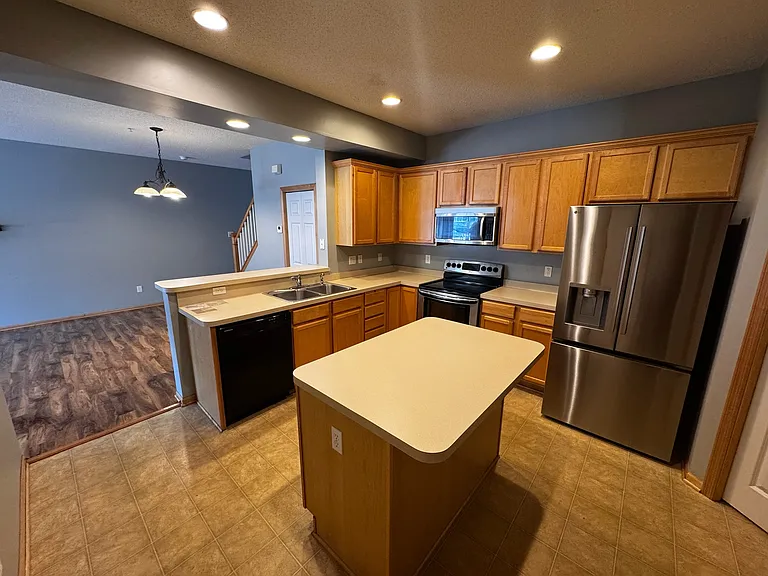 12210 Urbank St NE #B — Photo 6