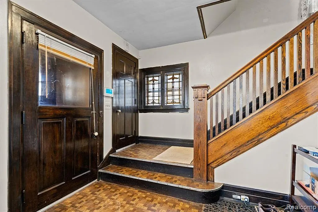 4 bed, 2.0 bath, 1942 sqft, $1,700 — Photo 3