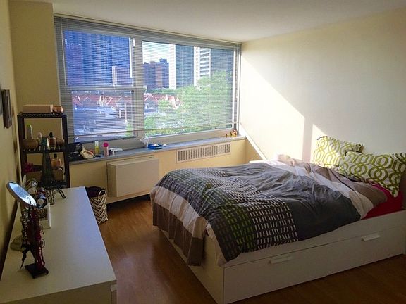 5th image of 555 W Cornelia Ave APT 707