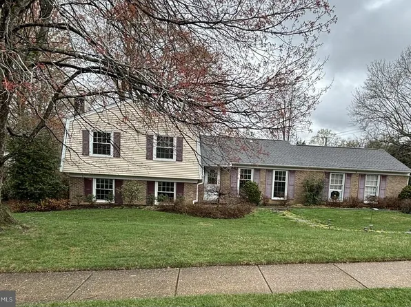 9307 Shari Dr, Fairfax, VA 22032