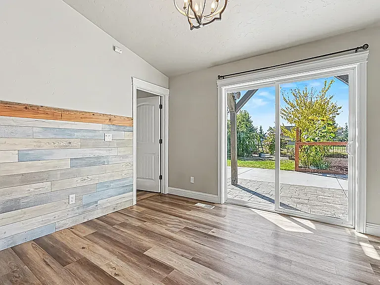 3 bed, 1120 sqft, $3,713 — Photo 4