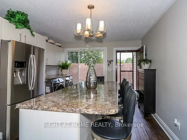 43 Olive Cres #201 — Photo 7
