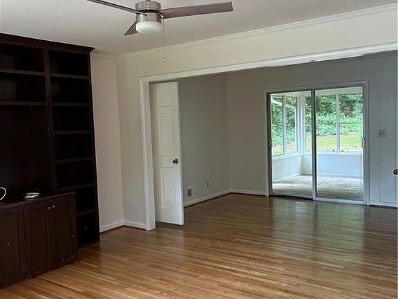 4th image of 1432 Spring Valley Ln