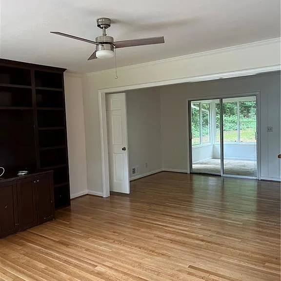 1432 Spring Valley Ln — Photo 4