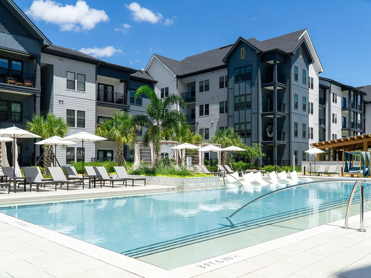 Azalea Luxury Apartments — Photo 1