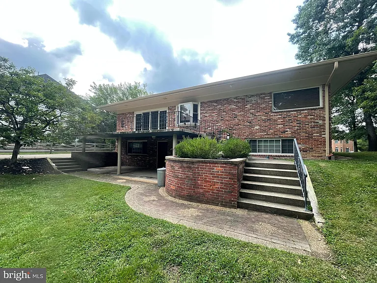 3909 Pineland St — Photo 9
