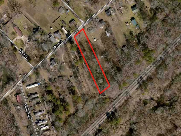 2004 River St, Benton, AR 72015