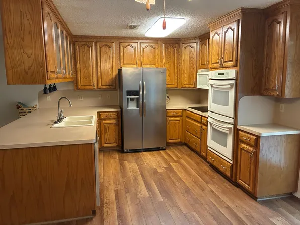 415 Rosewood St, Mount Pleasant, TX 75455