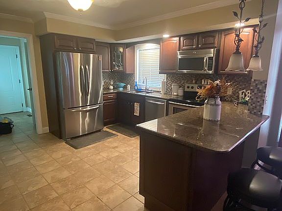 5th image of 197 Country Hill Ln