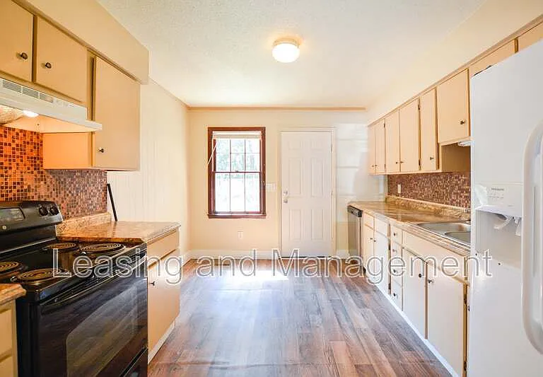 1045 Harbor View Rd #A — Photo 2