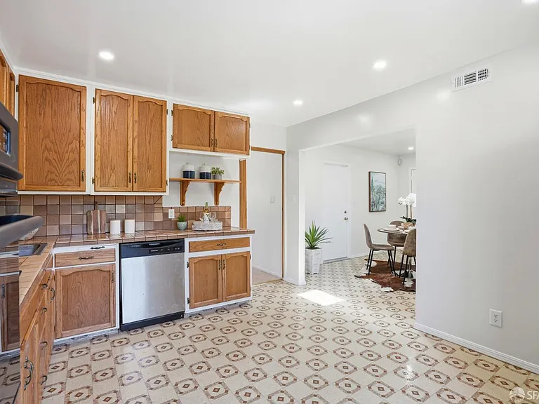 5880 Olinda Rd — Photo 8