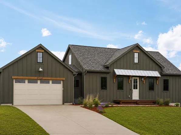 8558 S Olivia Dr, Maple City, MI 49664