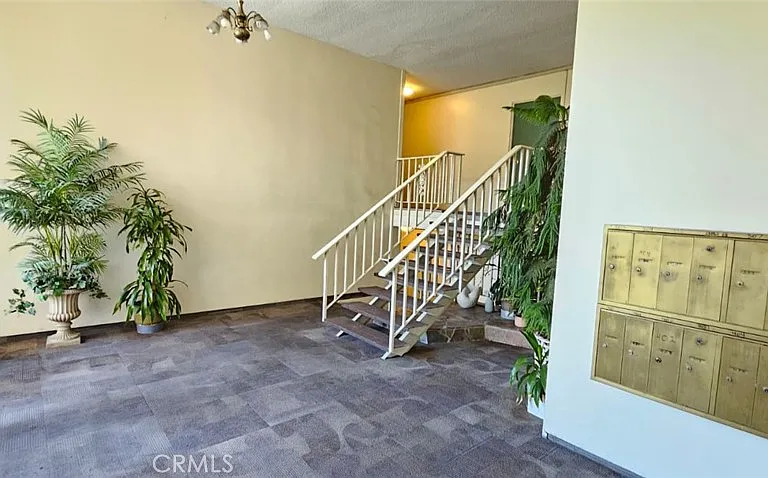 206 N Park View St #104 — Photo 19