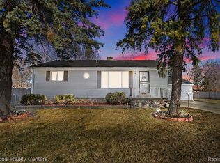 1050 W Kurtz Ave, Flint, MI 48505