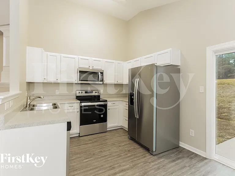 7307 Woodbourne Ln — Photo 6