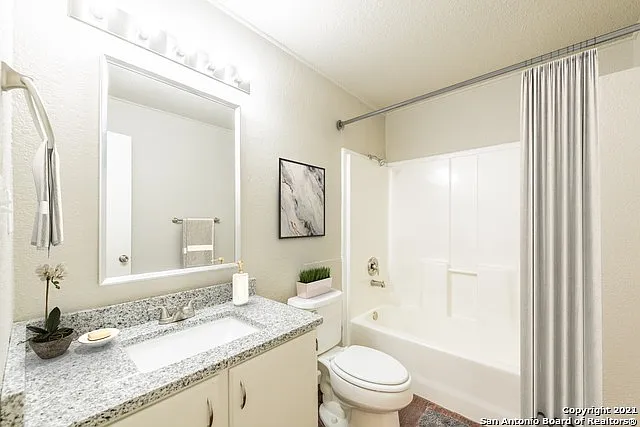 122 Roundtree Ln #5 — Photo 5