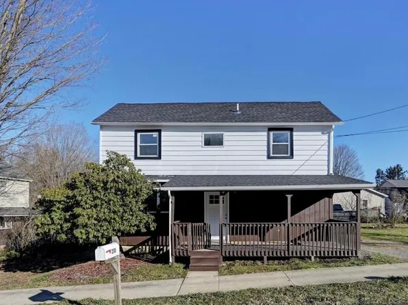210 Market St, Moscow, PA 18444