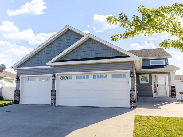 6059 Autumn Dr S, Fargo, ND 58104