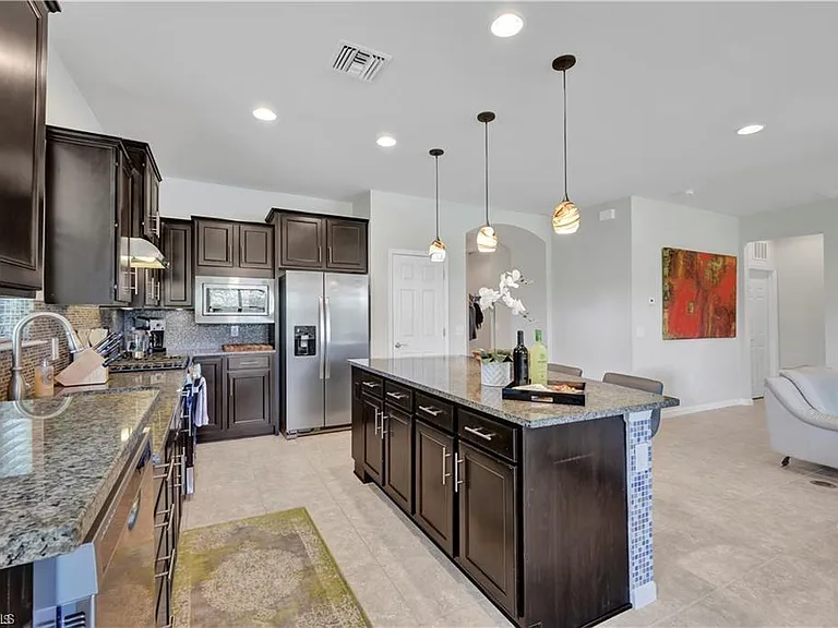 7103 Lily Way — Photo 3
