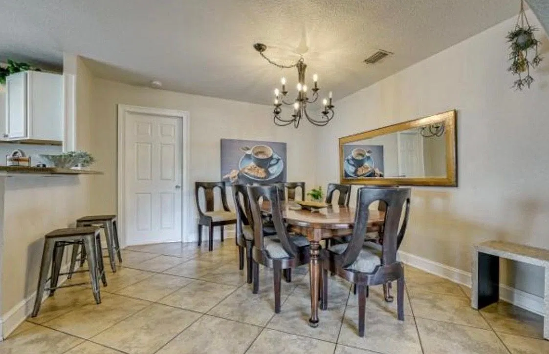 4 bed, 2.0 bath, 1528 sqft, $2,850 — Photo 2