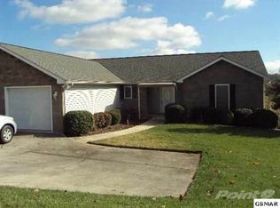 1182 Country Club Rd, Dandridge, TN 37725