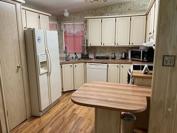 3rd image of 147 Florence Blvd