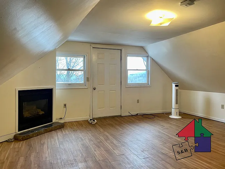 233 N Main St — Photo 4